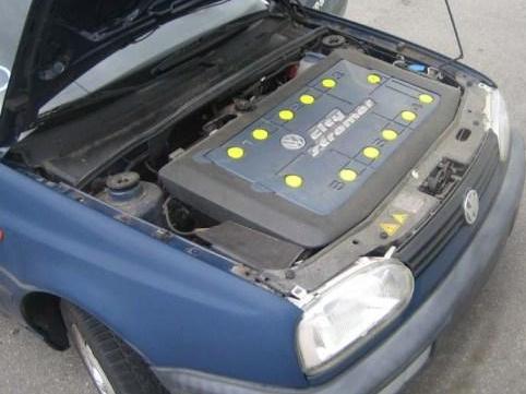 - Volkswagen GOLF III citySTROMer přední baterie zakryté-